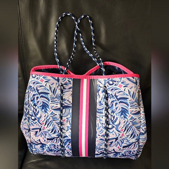 Simply Southern Handbags - Simply Southern In Leaf Print Multicolored Pink and Blue Neoprene Tote EUC